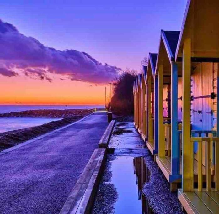 Lepine- Holiday Apartment In Sunny Folkestone Bagian luar foto